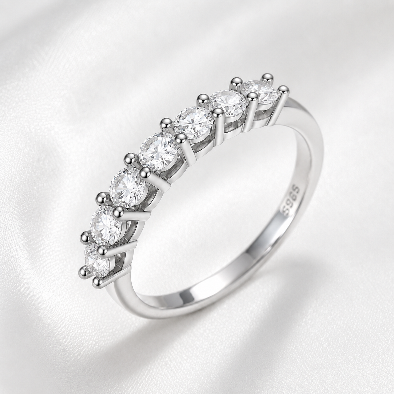 Anillo Eternity de Moissanita en Plata 925