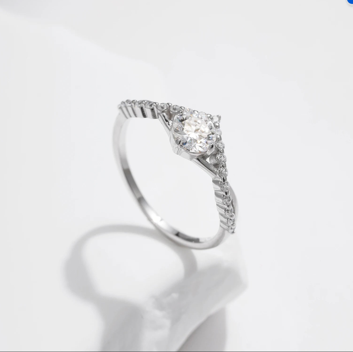 Anillo Aurora de Moissanita 0.50 CT en Plata 925