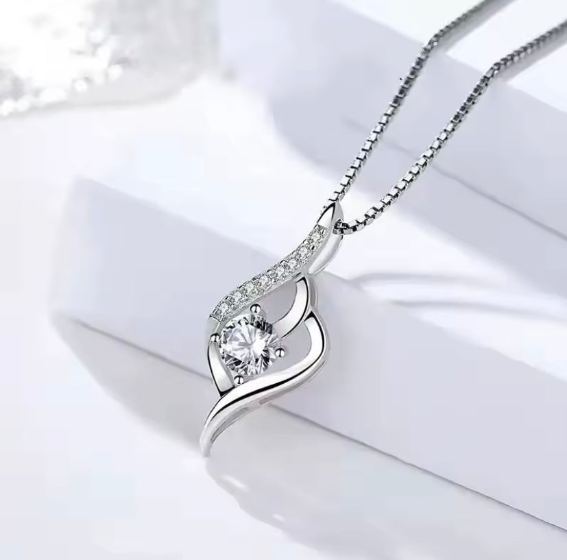 Luminous White Gold Pendant Necklace